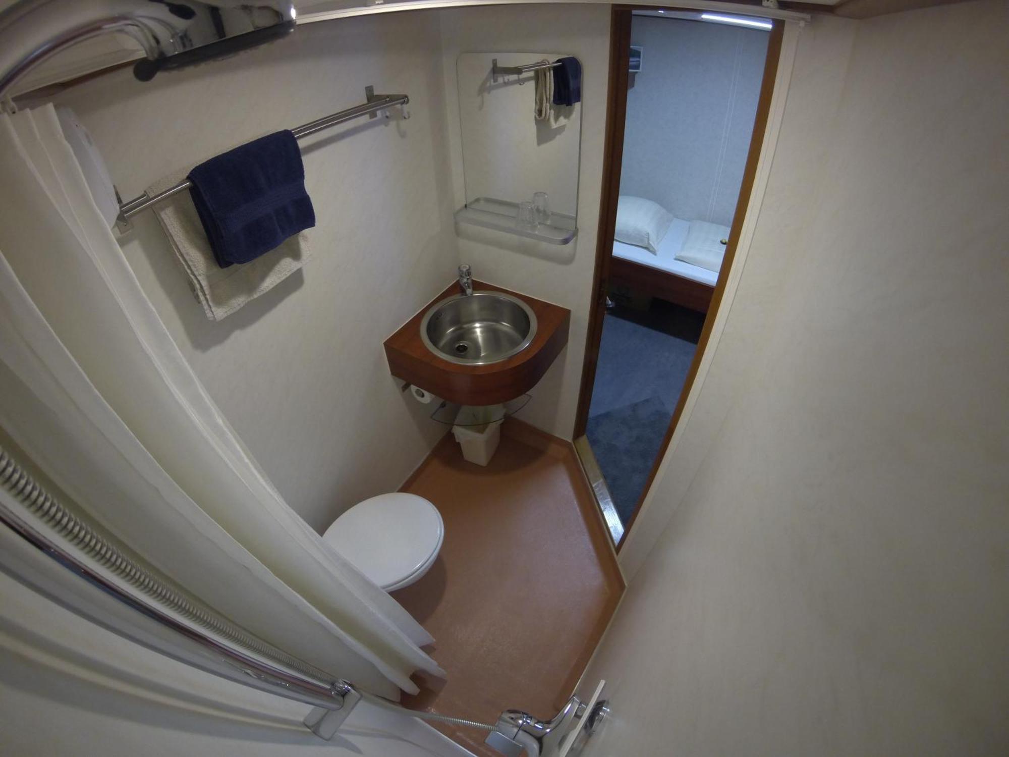 Botel Zwaantje Амстердам Номер фото